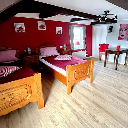 Seefahrer Deich-Café-Hotel - Das etwas andere Hotel - Kommunikation und Kreativität wird hier Groß geschrieben - Wer Standard sucht ist hier nicht richtig! Osten Exterior foto