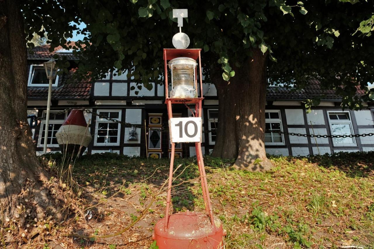 Seefahrer Deich-Café-Hotel - Das etwas andere Hotel - Kommunikation und Kreativität wird hier Groß geschrieben - Wer Standard sucht ist hier nicht richtig! Osten Exterior foto