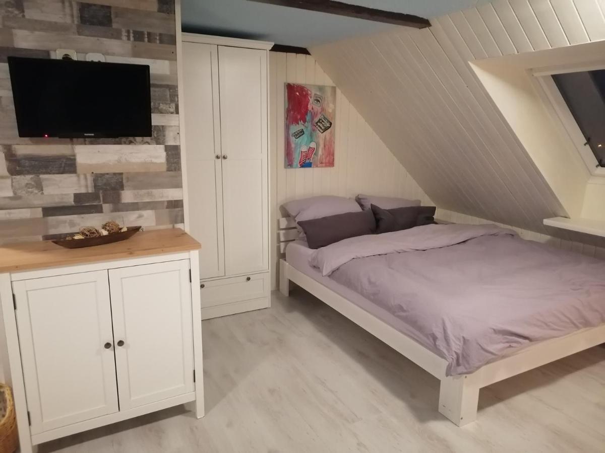 Seefahrer Deich-Café-Hotel - Das etwas andere Hotel - Kommunikation und Kreativität wird hier Groß geschrieben - Wer Standard sucht ist hier nicht richtig! Osten Exterior foto