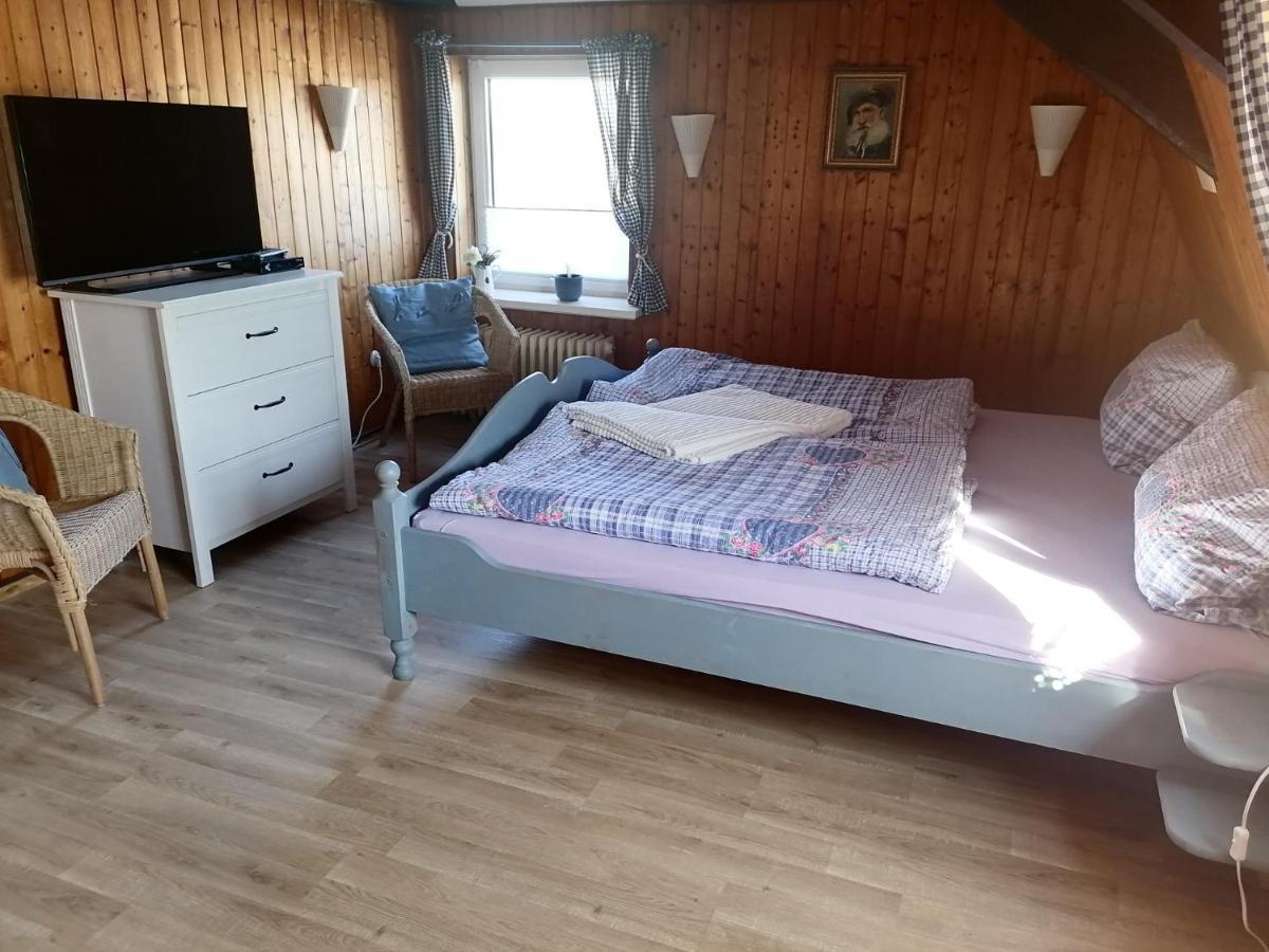 Seefahrer Deich-Café-Hotel - Das etwas andere Hotel - Kommunikation und Kreativität wird hier Groß geschrieben - Wer Standard sucht ist hier nicht richtig! Osten Exterior foto