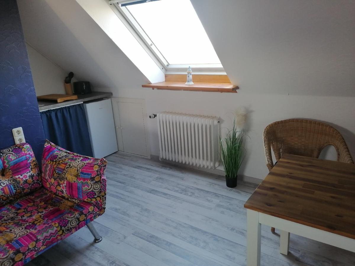 Seefahrer Deich-Café-Hotel - Das etwas andere Hotel - Kommunikation und Kreativität wird hier Groß geschrieben - Wer Standard sucht ist hier nicht richtig! Osten Exterior foto