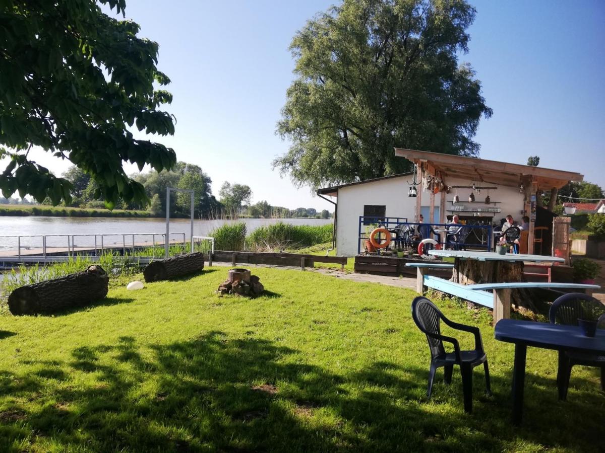 Seefahrer Deich-Café-Hotel - Das etwas andere Hotel - Kommunikation und Kreativität wird hier Groß geschrieben - Wer Standard sucht ist hier nicht richtig! Osten Exterior foto