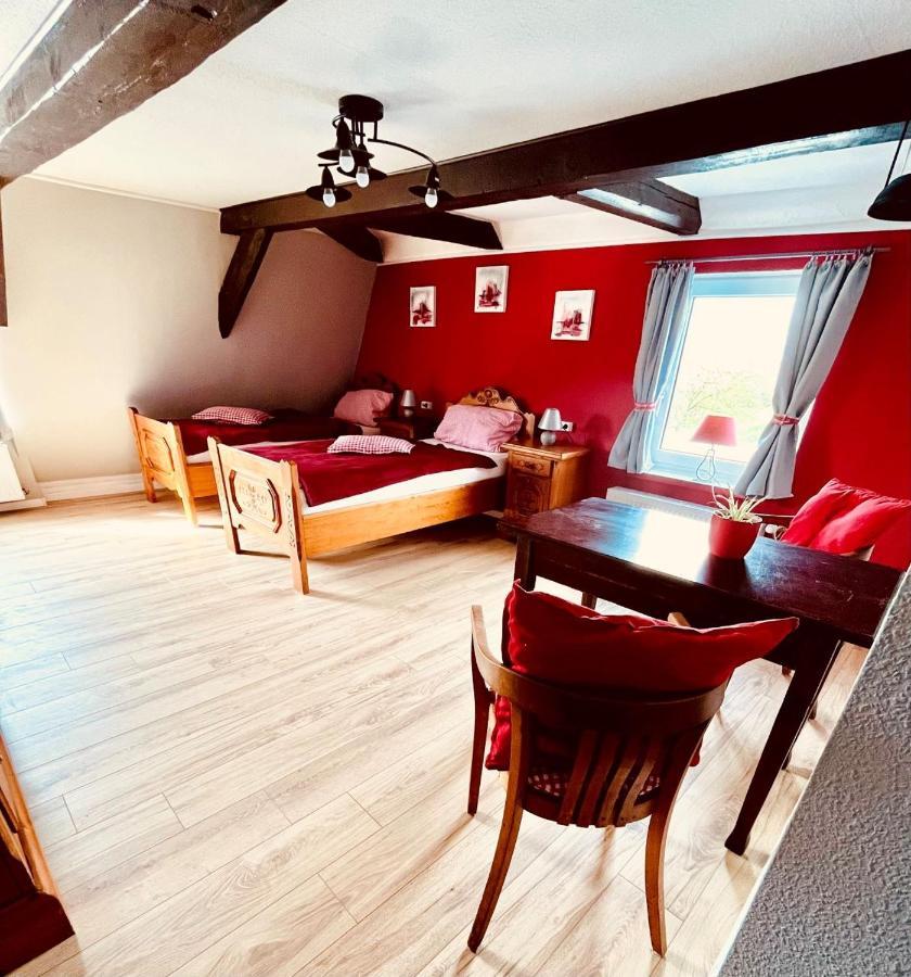 Seefahrer Deich-Café-Hotel - Das etwas andere Hotel - Kommunikation und Kreativität wird hier Groß geschrieben - Wer Standard sucht ist hier nicht richtig! Osten Exterior foto