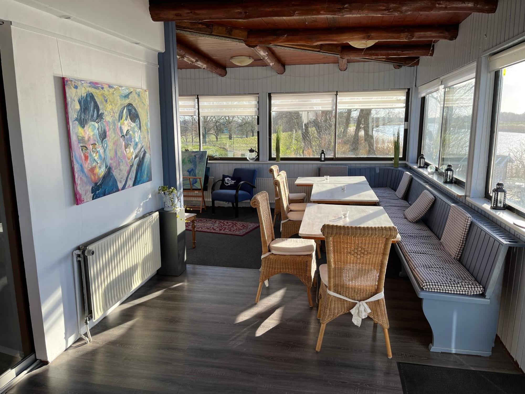 Seefahrer Deich-Café-Hotel - Das etwas andere Hotel - Kommunikation und Kreativität wird hier Groß geschrieben - Wer Standard sucht ist hier nicht richtig! Osten Exterior foto
